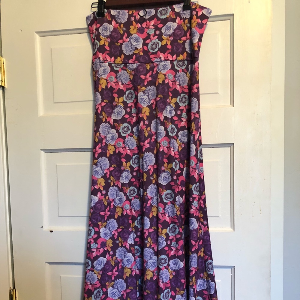 LuLaRoe Maxi - Roses - Picture 2 of 2